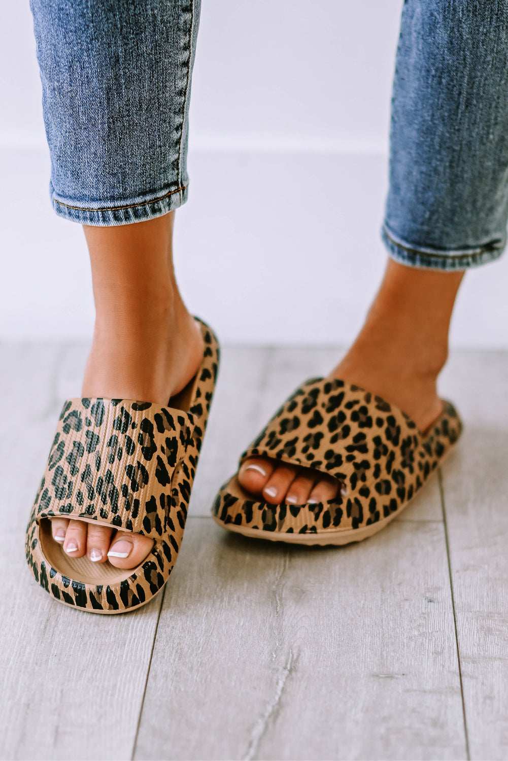 Leopard print 2025 criss cross slippers